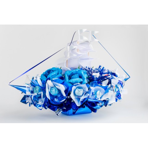 Mėlynas laivas - kompozicija iš saldainių Skanios gėlės